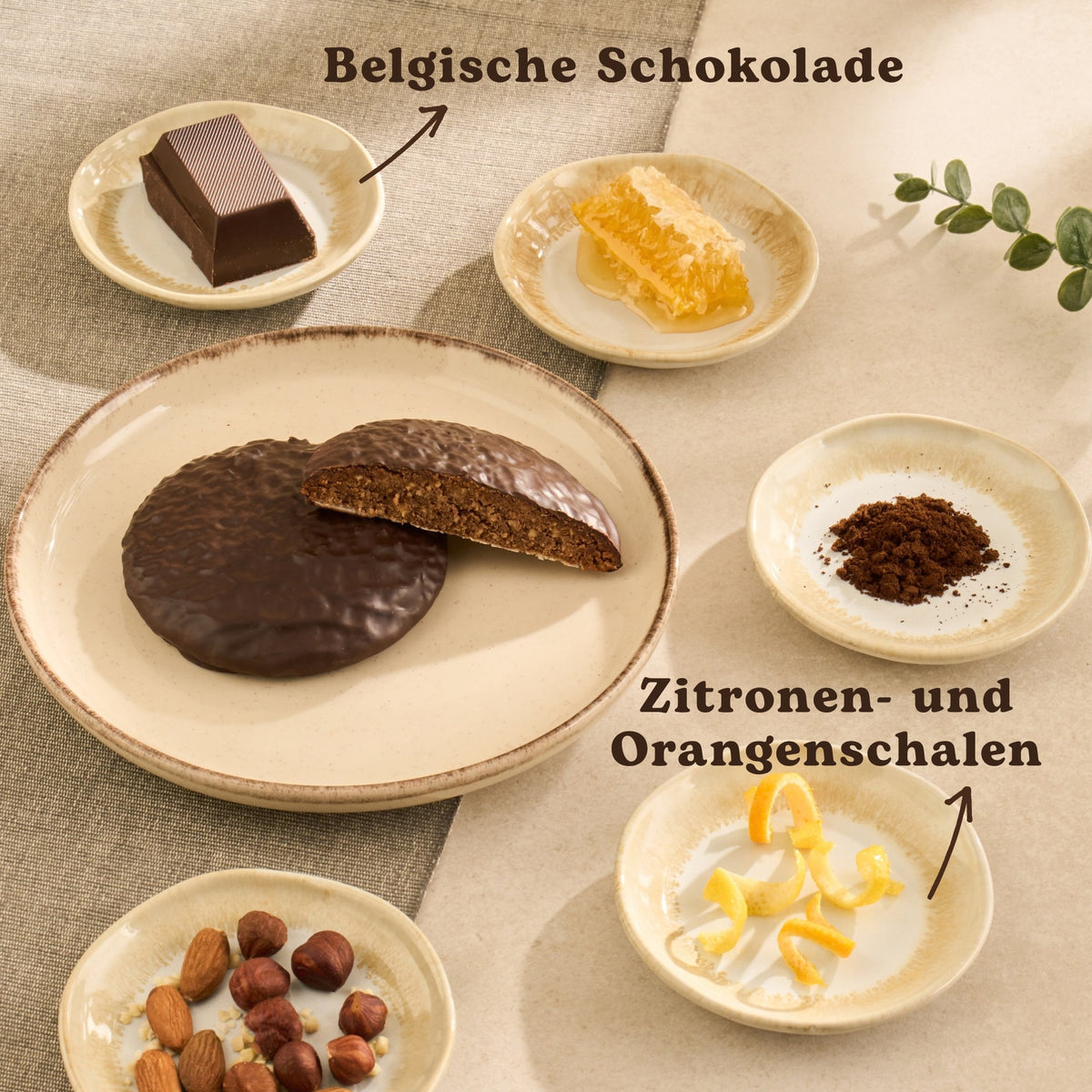 Zutaten: belgische Schokolade, Zitronen- und Orangenschalen, Haselnüsse und Mandeln